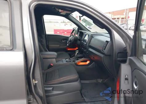 2022 Nissan Frontier Pro-4X 4X4 z USA, uszkodzony, nr VIN 1N6ED1EK7NN605425